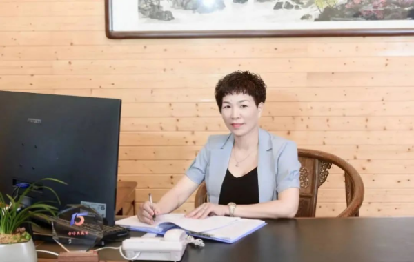 喜报|热烈祝贺福建省国际商会常务理事、福建亿达食品董事长邱碧香荣获"福建省三八红旗手"称号！